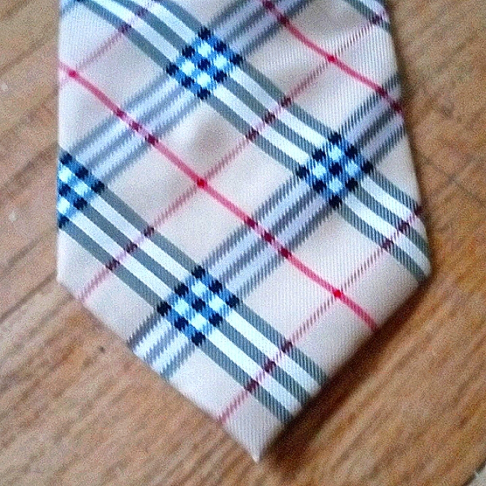 Authentic Burberry London Nova plaid tie
